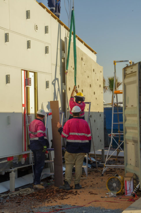 Team UOW SDME2018 Disassembly- Lifting second skin wall panels